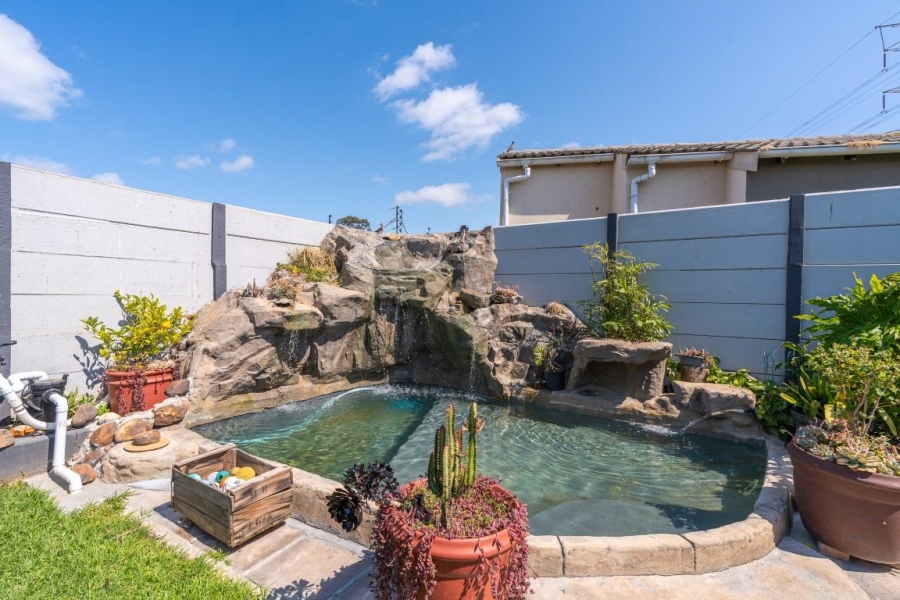 2 Bedroom Property for Sale in Victoria Park Western Cape